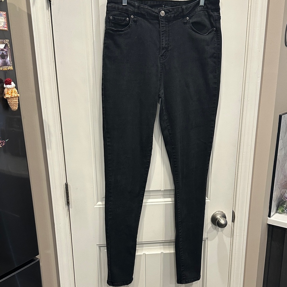 American tall skinny high-rise jeans, color black.